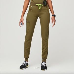 Fig's Zamora Jogger Scrub Pants, women's, Martini Olive, small, petite